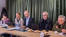Vedení Hradce Králové uspo�ádalo tiskovou konferenci v kempu St�íbrný rybník....