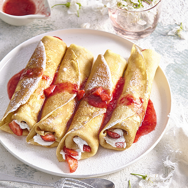 Nadýchané palačinky s jahodami a tvarohem: Recept na dokonalou snídani