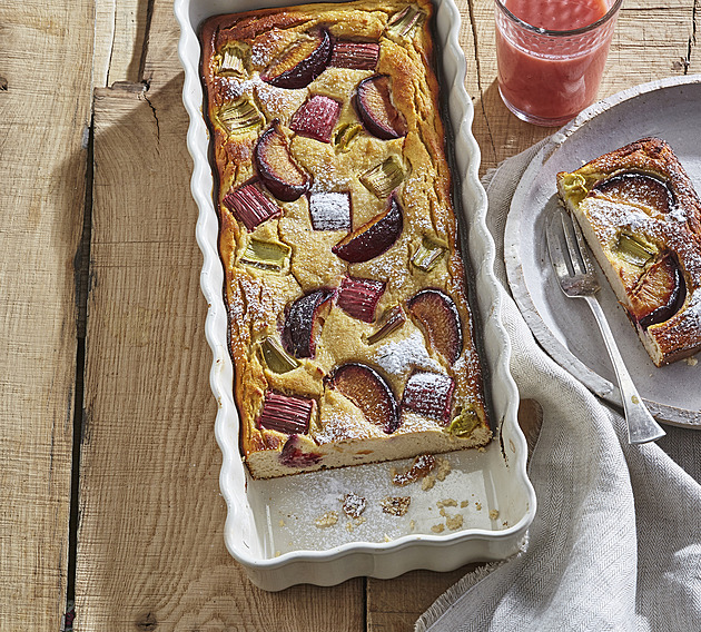 Vláčný vanilkový koláč s rebarborou a ricottou: Snadný recept na perfektní moučník