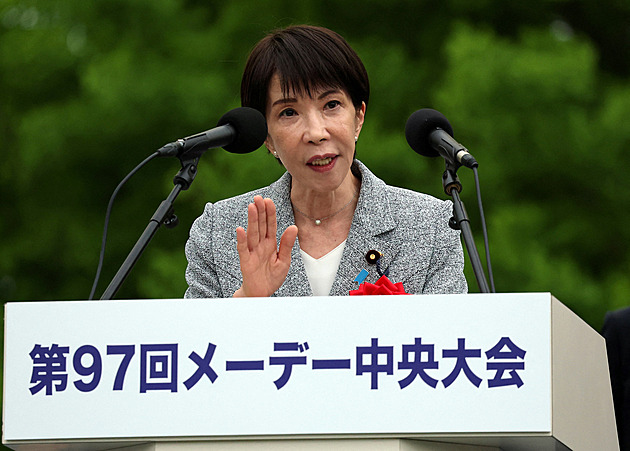 Japonci protestují proti změně pacifistické ústavy. Premiérka chce posílit armádu