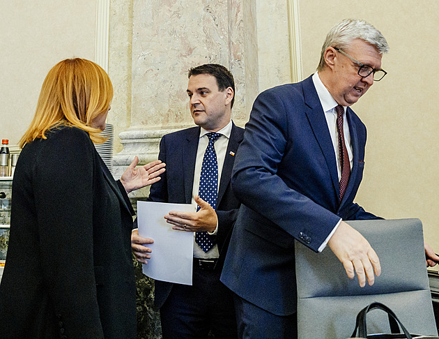 Vláda schválila EET. Chce spropitné osvobodit od daní a vrátit i školkovné