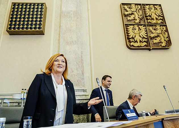 Vláda schválila EET. Chce spropitné osvobodit od daní a vrátit i školkovné Vláda schválila EET. Chce spropitné osvobodit od daní a vrátit i školkovné