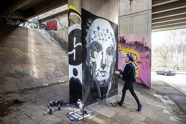 Muraly nejsou graffiti, ale promyšlené obrazy proměňující města, říká výtvarník Muraly nejsou graffiti, ale promyšlené obrazy proměňující města, říká výtvarník