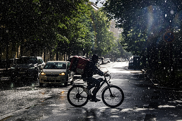 Měsíční prognóza je příznivá, radují se meteorologové z předpovědi na červen Měsíční prognóza je příznivá, radují se meteorologové z předpovědi na červen