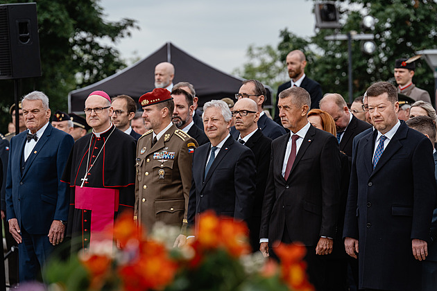 Babiš chodil pozdě i dřív, také Zeman a hlavně Putin. Dominance, míní experti