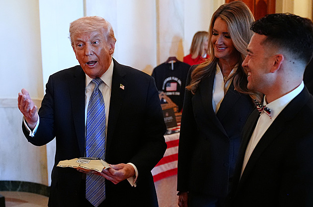 Trump bagatelizuje ekonomické důsledky války. Průzkumy ale hovoří jinak Trump bagatelizuje ekonomické důsledky války. Průzkumy ale hovoří jinak