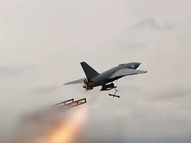 USA odrazily íránské raketové i dronové útoky. Následně udeřily na ostrov Kešm