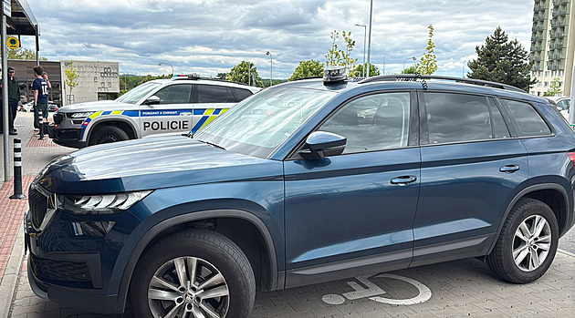 Mezi pečivem ležely statisíce. S odpáleným bankomatem to nesouvisí, říká policie