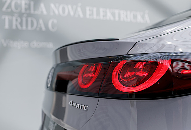 Nová třída C poprvé v Evropě. Mercedes si v srdci Prahy rozbalil obývák Nová třída C poprvé v Evropě. Mercedes si v srdci Prahy rozbalil obývák