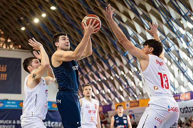 Snadnou, krátkou cestou. Nymburští rozebrali Ostravu a jsou v semifinále Snadnou, krátkou cestou. Nymburští rozebrali Ostravu a jsou v semifinále