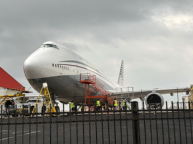 Darovaný boeing jako součást prezidentské flotily. USA finišují úpravy Darovaný boeing jako součást prezidentské flotily. USA finišují úpravy
