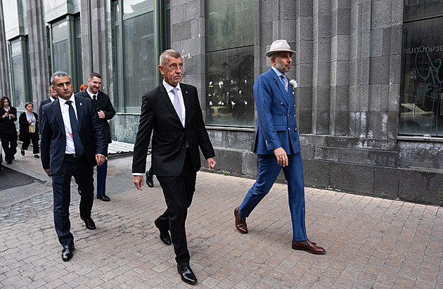 Premiér Babiš v jednom kole. V Arménii se po Zelenském setkal i s šéfem NATO Premiér Babiš v jednom kole. V Arménii se po Zelenském setkal i s šéfem NATO