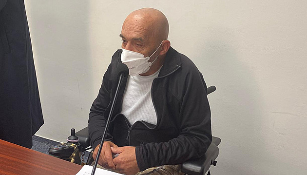Znásilnil a popálil svoji známou, soudí invalidu. Výslech poškozené se komplikuje