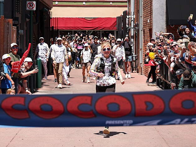 Rachel Entrekinová ovládla ultramaraton Cocodona 250 jako první žena v...
