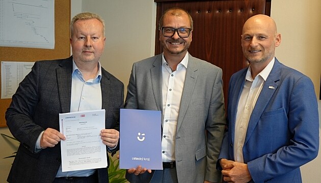 Hejtman Richard Brabec, jednatel DPDC Petr Klabene� a vedoucí programu Google...