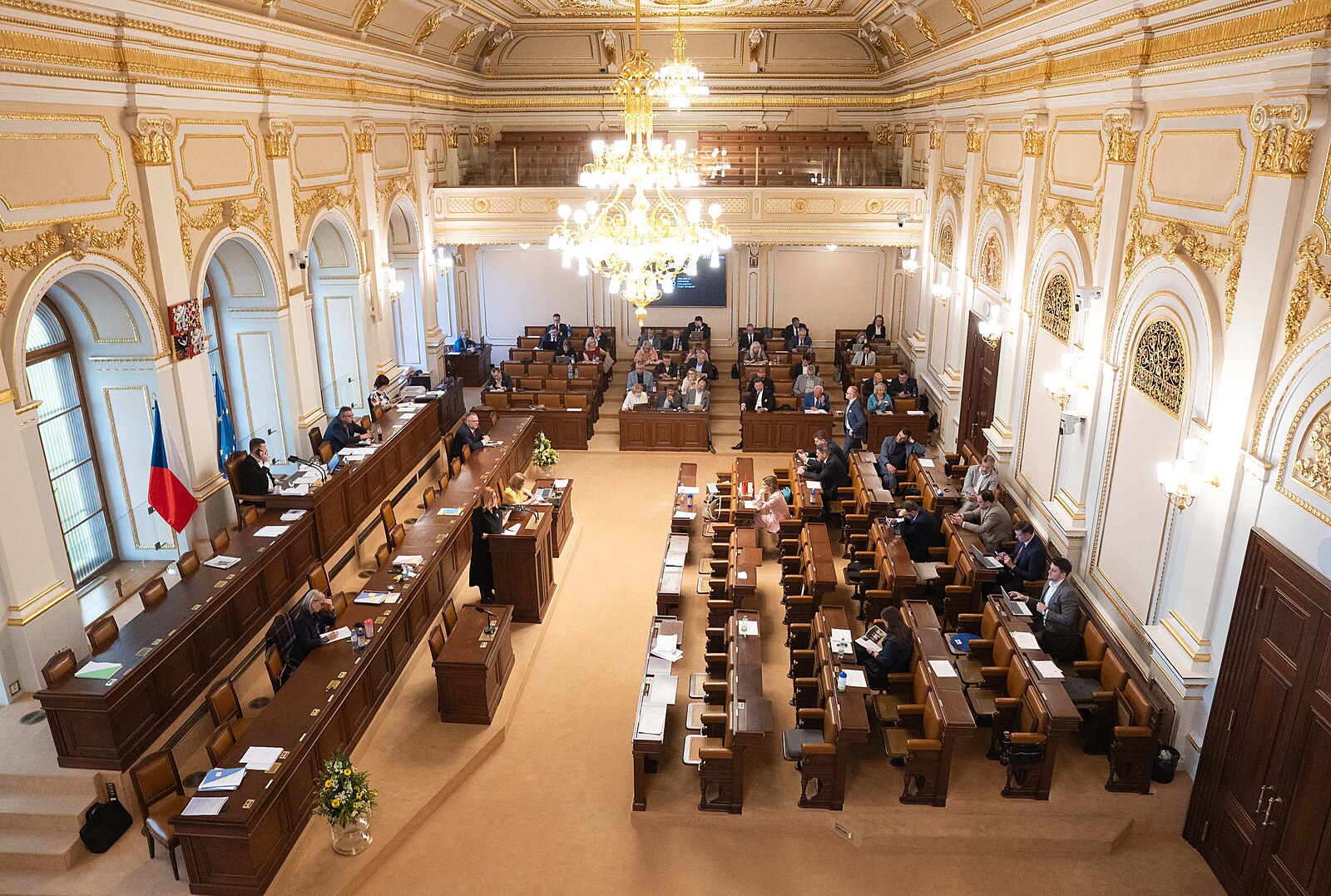 Vládní strany oslabily, do Sněmovny by se ale dostaly všechny, ukázal průzkum
