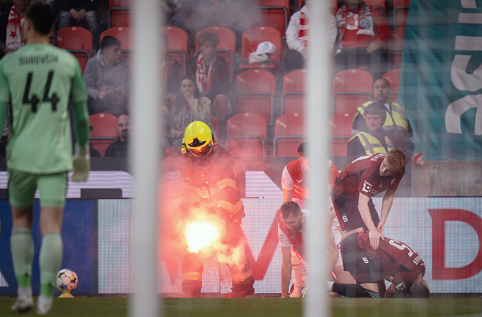 Vnitro zastavilo správní řízení se Slavií kvůli derby. Další sankce nejsou nutné, usoudilo