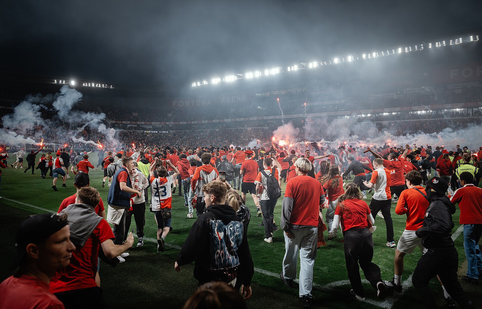 Smutný večer v Edenu, ostuda, hnus, hodnotí politici a celebrity fotbalové derby
