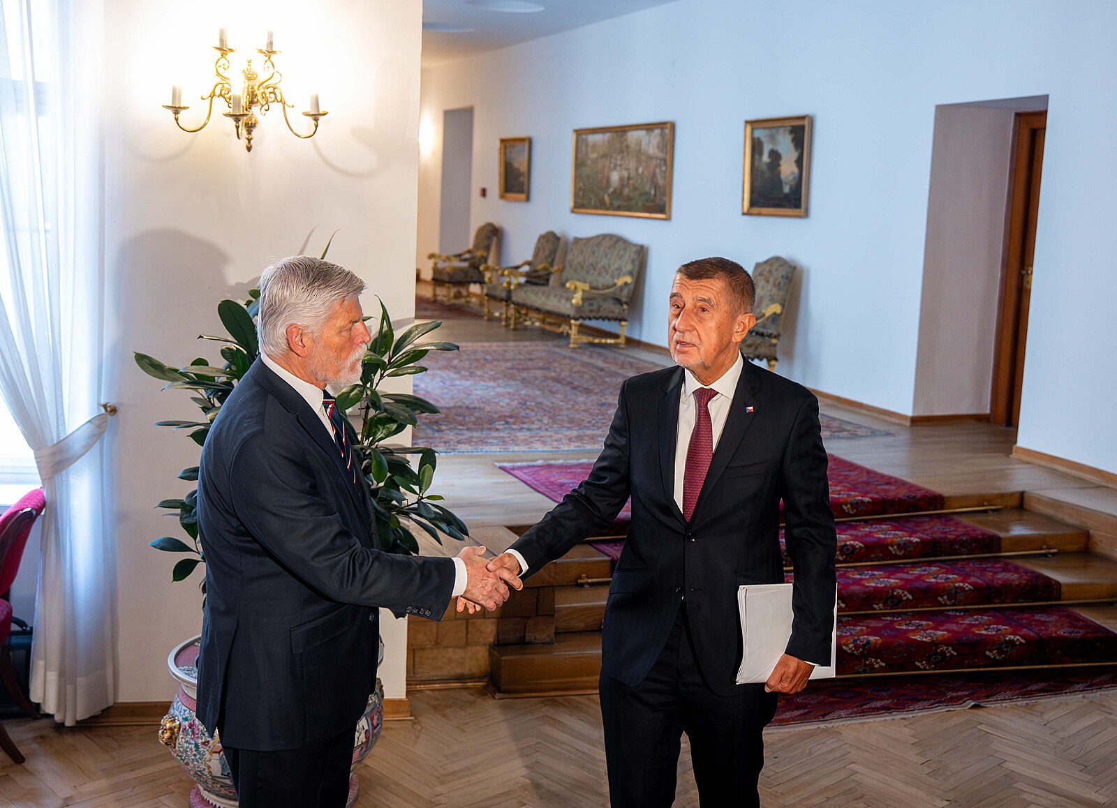 Babiš chodil pozdě i dřív, také Zeman a hlavně Putin. Dominance, míní experti