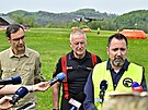 (zleva) �editel Správy Národního parku �eské �výcarsko Petr K�í�, �éf hasi��...