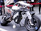 Motoroid jezdí sám, u�í se z chyb a �te emoce. Motorku u� moc nep�ipomíná