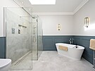 Koupelny jsou za�ízeny �ist� a prakticky v moderním designu. 
