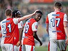 Oscar Dorley (Slavia) slaví se spoluhrá�i vyrovnávací gól ve 31. minut� utkání...