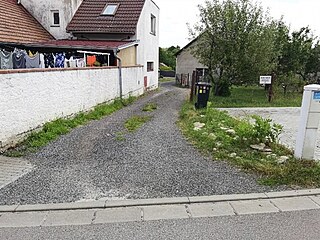 Rekonstrukce? Takto opravily z dotace Ost�e�any svou obecní silnici. �t�rk...