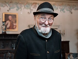 Prodal v�echno, co m�l, a koupil v okrese Kolín renesan�ní sídlo ze 17....