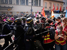 Oslavy Svátku práce ve sv�t�. Na snímku protest v Lyonu. (1. kv�tna 2026)
