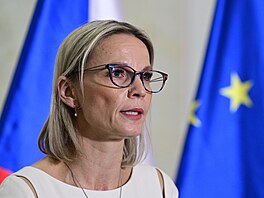 Ministryn� pro místní rozvoj Zuzana Mrázová se na tiskové konferenci vyjád�ila...