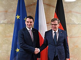 �eský ministr zahrani�í Petr Macinka a n�mecký ministr zahrani�í Johann...