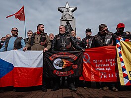 P�íjezd zastánc� ruských No�ních vlk�. Na ten �ekaly protestní skupiny. (8....