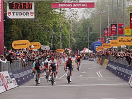 Kv�li pádu 600 m p�ed cílem se souboj o vít�zství v bulharském Burgasu p�i 1....