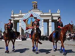 Jezdci Kremelské jezdecké �koly vystupující p�i oslav� úsp�ch� národního...