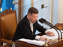 P�edseda Sn�movny a SPD Tomio Okamura na mimo�ádné sch�zi dolní komory...