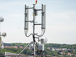 Výhledy od nejstar�í �eské BTS � základnová stanice spole�nosti Cetin na budov�...