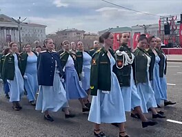 Pochod vdov. Ruskou �itou defilovaly �eny zabitých voják�