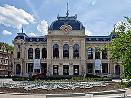 Láze�ské domy, kolonády a v�ídlo v Karlových Varech na za�átku sezony 2026. Na...
