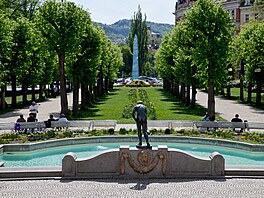 Láze�ské domy, kolonády a v�ídlo v Karlových Varech na za�átku sezony 2026. Na...