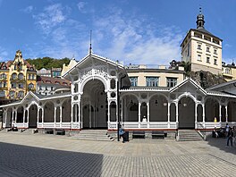 Láze�ské domy, kolonády a v�ídlo v Karlových Varech na za�átku sezony 2026. Na...