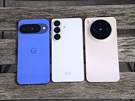 Google Pixel 10, Samsung Galaxy S26 a Vivo X300