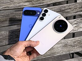 Google Pixel 10, Samsung Galaxy S26 a Vivo X300