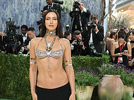 Irina �aiková na Met Gala v New Yorku (4. kv�tna 2026)