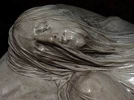 Socha Zahalený Kristus z roku 1753 od autora Giuseppeho Sammartina