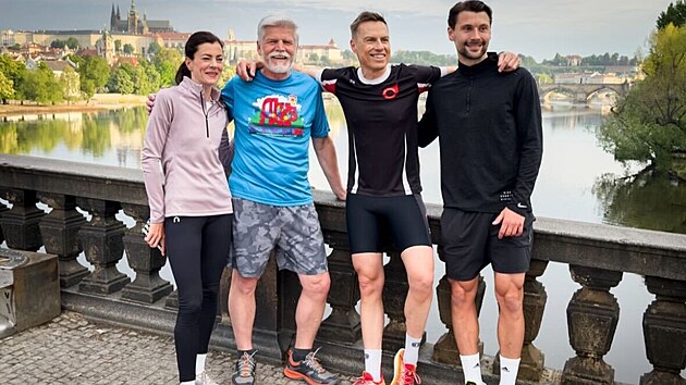 Finsk� prezident Alexander Stubb si zab�hal se sv�m prot�j�kem Petrem Pavlem. Spole�nost jim d�lali �esk� atletick� reprezentantka Kristiina Sas�nek M�ki a finsk� fotbalista pra�sk� Sparty Kaan Kairinen. (5. kv�tna 2026)