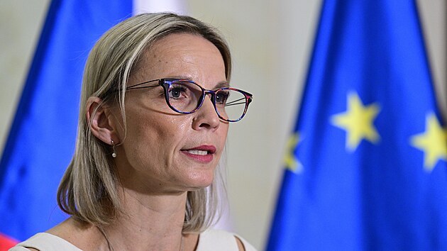 Ministryn� pro místní rozvoj Zuzana Mrázová se na tiskové konferenci vyjád�ila...