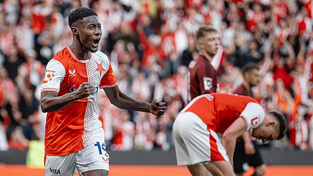 Slavia – Sparta derbisi taraftarlar yüzünden tamamlanamadı