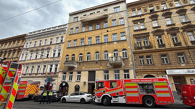 Kv�li po��ru b�val� sauny v suter�nu hotelu v pra�sk� Blanick� ulici hasi�i evakuovali n�kolik host�, kontroluj� je z�chran��i. (9. kv�tna 2026)
