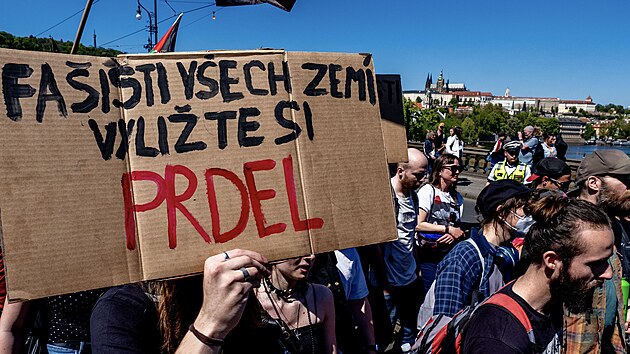 Centrem Prahy pro�el pochod proti fa�ismu v Parlamentu i v ulic�ch. (1. kv�tna 2026)